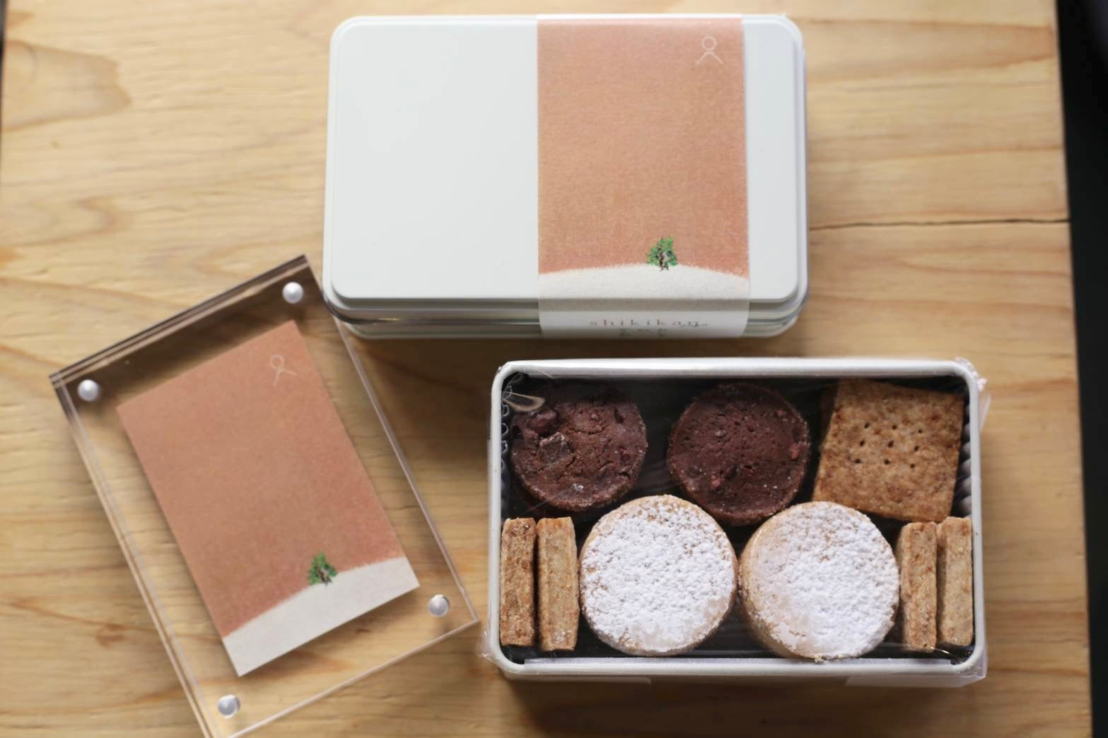 【おいしきかくれが】"shikikan-fuyu" おいしきかくれがが贈る、冬のクッキー缶